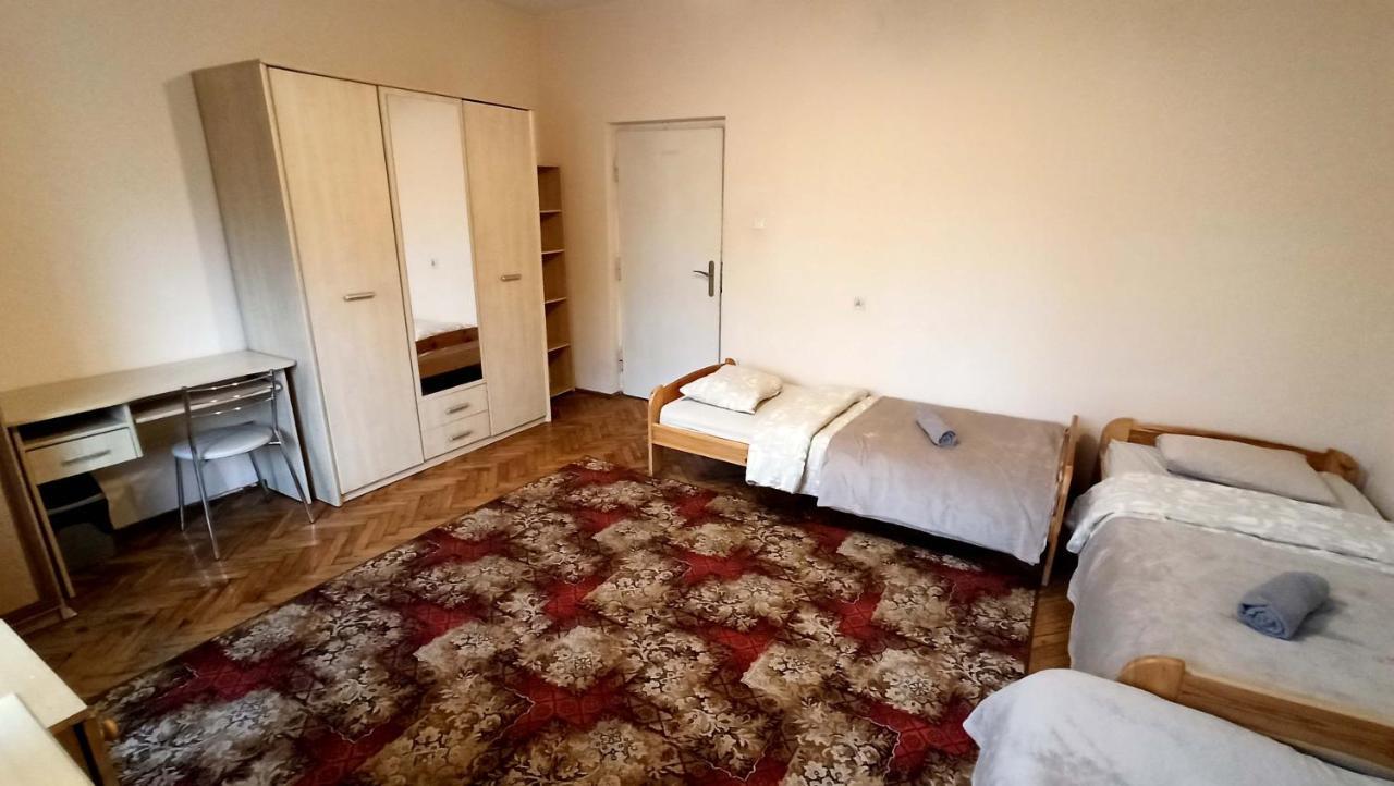 Hostel Komfort Borek Krakow Luaran gambar