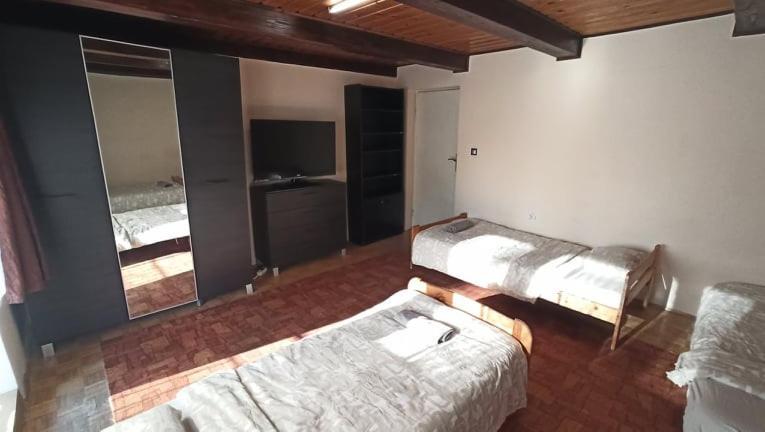 Hostel Komfort Borek Krakow Luaran gambar